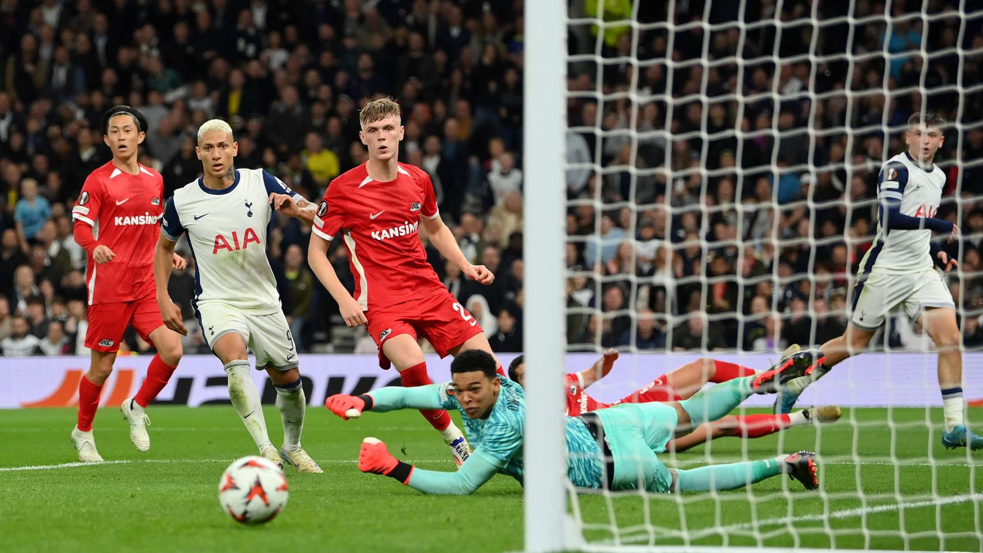 南美世预赛：阿根廷险胜秘鲁1-0，12轮战罢稳坐榜首