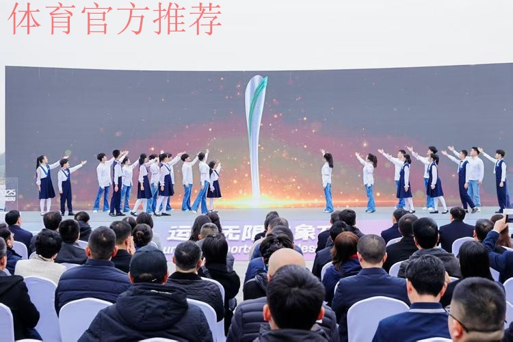 世界运动会首支火炬“竹梦”亮相成都