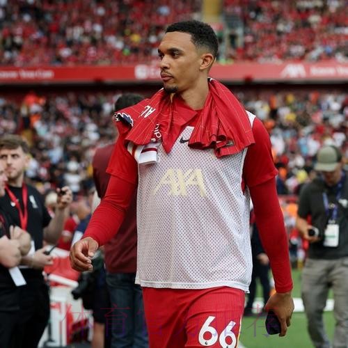 记者：卡瓦哈尔伤愈归来 全力与阿诺德竞争首发